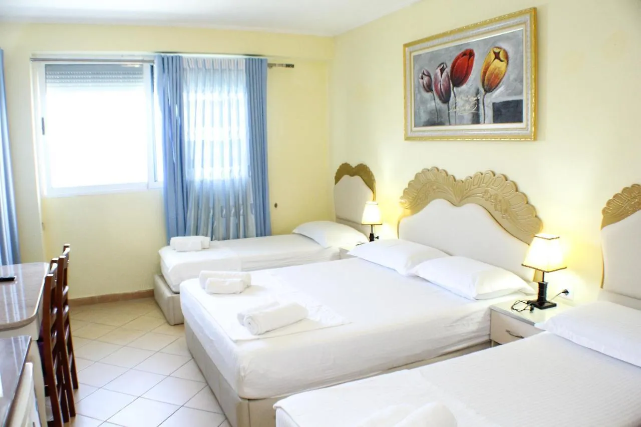 Republika Hotel Sarandë 3*,