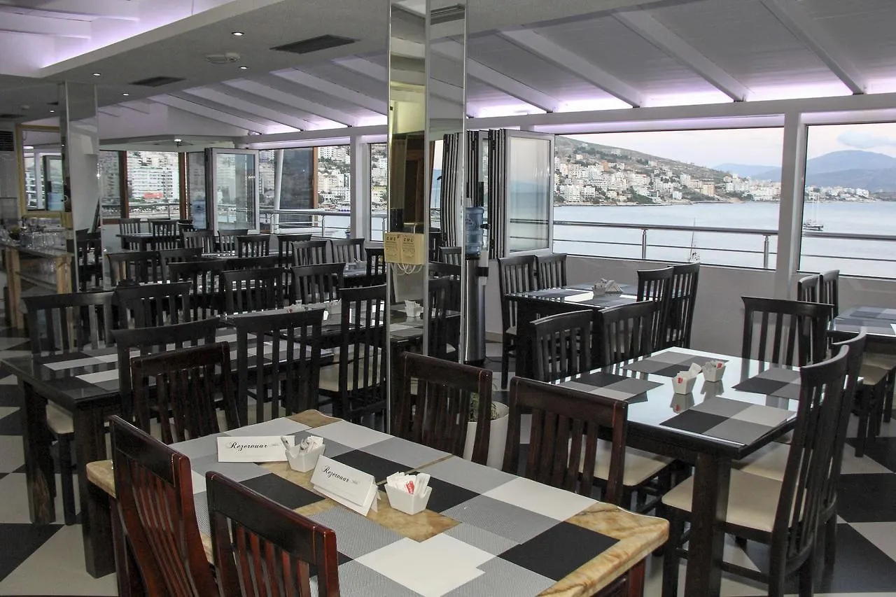 Republika Hotel Sarandë 3*,